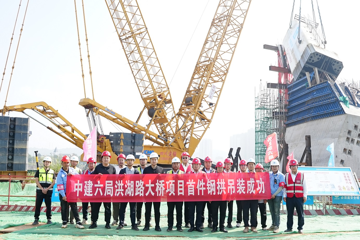 “钢铁长虹”初现雄姿——兴天元钢桥助力洪湖路大桥钢箱拱肋成功首吊